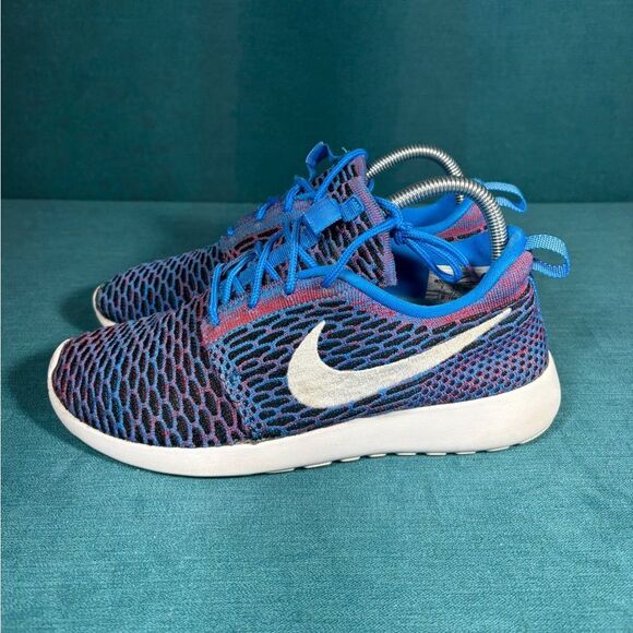 Size 9 - Women’s Nike Roshe Flyknit multicolor shoes - Picture 1 of 9